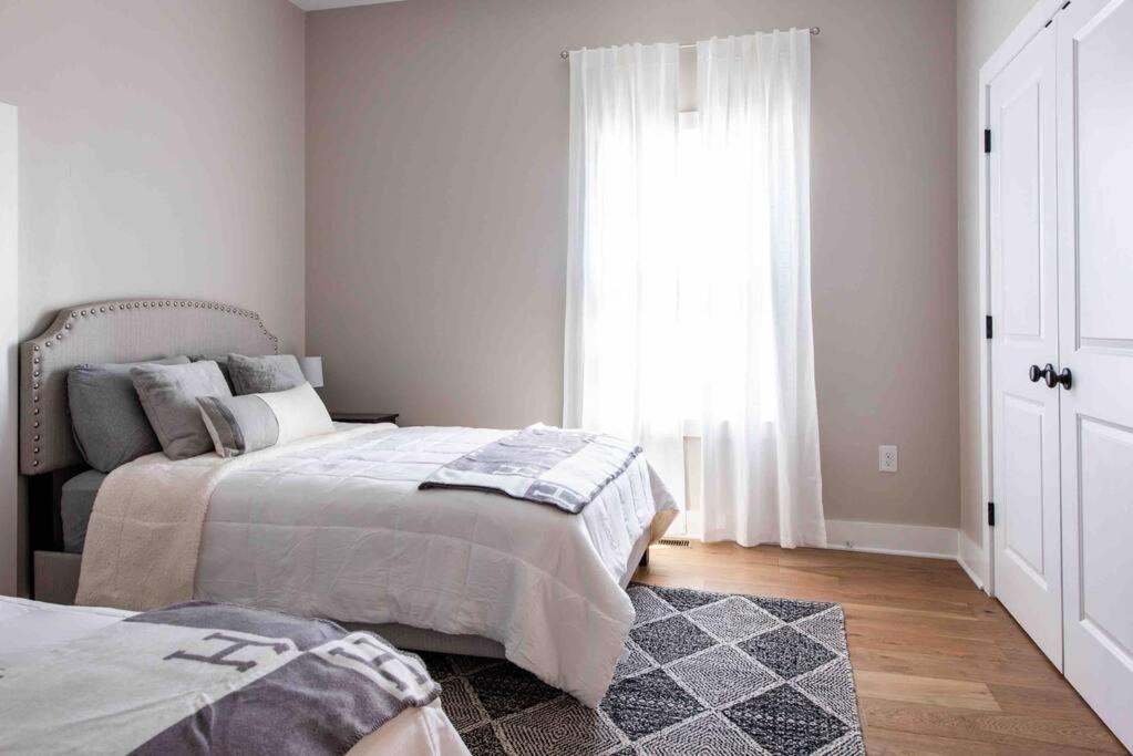 Newly Renovated 3 Bedroom Shelby Park Home **Free Parking** Louisville Esterno foto