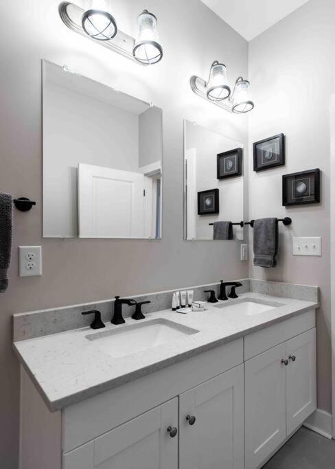 Newly Renovated 3 Bedroom Shelby Park Home **Free Parking** Louisville Esterno foto