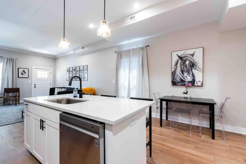 Newly Renovated 3 Bedroom Shelby Park Home **Free Parking** Louisville Esterno foto